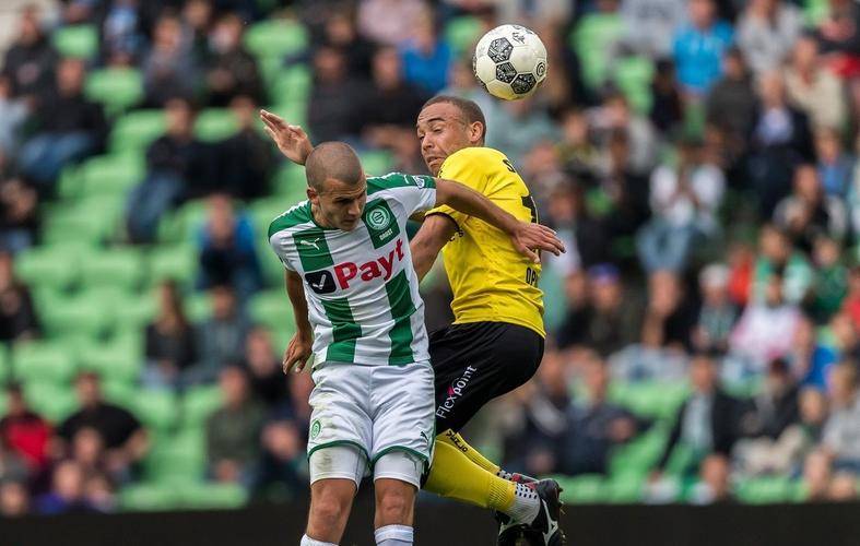 她依旧以坚 她依旧以坚